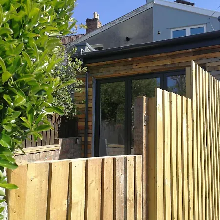 Derby Den By Cliftonvalley Apartments Bristol Exterior photo