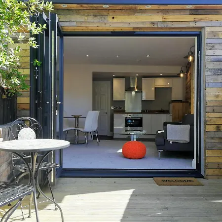 Derby Den By Cliftonvalley Apartments Bristol Exterior photo